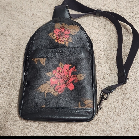 COACH CHARLES PACK IN SIGNATURE WITH HAWAIIAN LILY PRINT - Picture 3 of 7